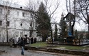 У креста-памятника вел. кн. Сергею Александровичу Романову
