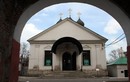 Боголюбский храм, справа – усыпальница Нарышкиных