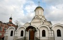 Собор Рождества Пресвятой Богородицы, слева - Казанский храм