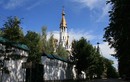 Вид на Боголюбский комплекс со стороны железной дороги