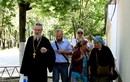 Вдоль стены Боголюбского комплекса