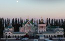 Храм вмц. Екатерины в Феодосии из окна нашей гостиницы
