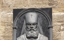 Памятная доска свт. Луке Крымскому