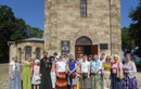 У Предтеченского храма в Керчи