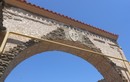 Герб Евпатории на воротах в старый город