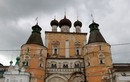Сретенская церковь с надвратными башнями